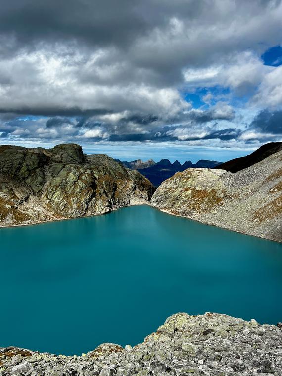 Türkisfarbener Bergsee